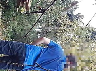 Ausgezogen junge nackt im wald Teen Nackt