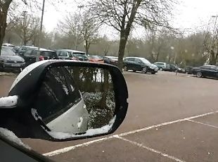 Blasen auf dem Parkplatz