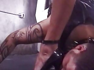 Slave dude in spiky leather collar sucks dominatrix&#039;s stilettos