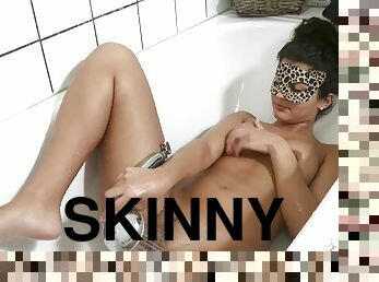 Latina skinny teen amazin solo in the shower