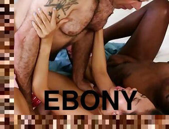 Ebony schnheit fuck in threeway with asian