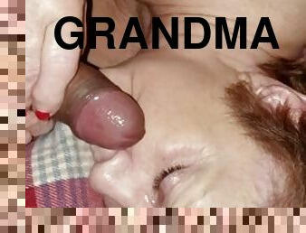 Grandma loves to suck
