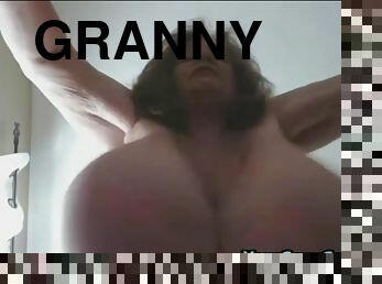 gros-nichons, amateur, granny, belle-femme-ronde, naturel, bout-a-bout, solo, seins-flasques