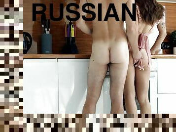 orosz, vékony, amatőr, érett, házilag-készített, anyuci, puncibaélvezés, kamera, kukkolás, konyhában
