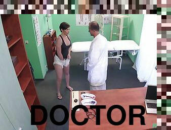 fichette, amatoriali, pompini, dottori, spruzzi-di-sperma, videocamera, voyeur, cavallerizze, ospedale, uniformi