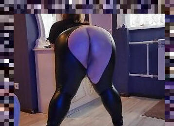 Big Ass Worship Milf in Ripped Leather Leggings Doing a Twerk and Tease