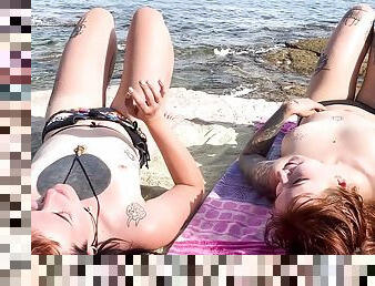 allaperto, amatoriali, lesbiche, giovanissime, spiaggia, europee-european, europee, studentesse-universitarie, tettine, topless