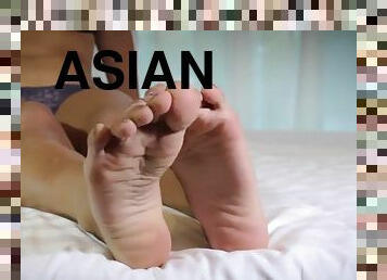 Asian ts amateur teases us with her feet