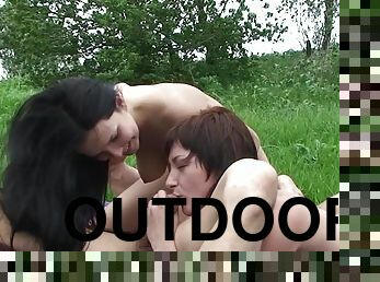 Outdoor trio for two young gals
