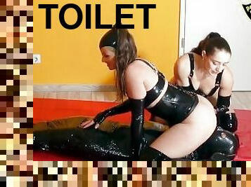 culi, amatoriali, seghe, sadismo-e-masochismo, schiave, trio, prima-volta, toilette, feticci, latex