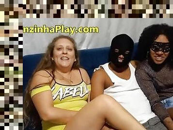 Degustação casal chocolate uma troca interracial