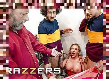 BRAZZERS - Sweet Vickie Lets Workers Rico Hernandez & Max Fills Fix The Laundry & Her Hungry Pussy