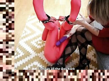 Jeux de talons et orgasme ruiné au Vibrator en Spandex - Maîtresse Julia