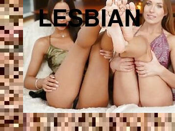 antar-ras, lesbian-lesbian, budak, kaki, tidak-biasa, fetish-benda-yang-dapat-meningkatkan-gairah-sex, aktivitas-seksual-dengan-melibatkan-kaki-untuk-meningkatkan-gairah-sex, berambut-cokelat, menggoda