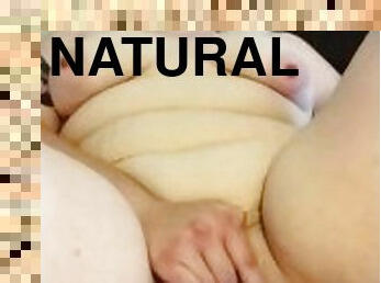 natural bbw spreads and fingers pussy