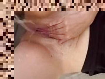 SquirtingMilf