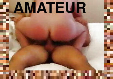 Amateurs bears on bed