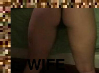 Wife shaking that ass on a cock