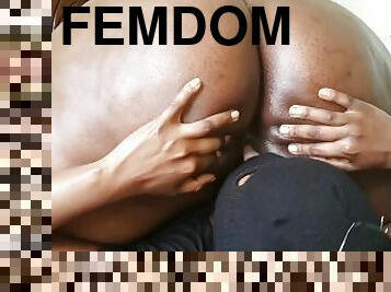 pasarica, negresa, lesbiana, bbw, curva, stand-pe-fata, dominare, femdom