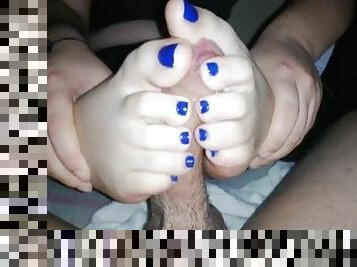 CUTE TEEN HANDJOB/FOOTJOB/SOLEJOB WITH BIG END CUMSHOT