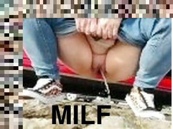 šlapninimasis, viešumoje, mėgėjai, milf, bbw, kelnaitės, britai, fetišas, solo, šlapias