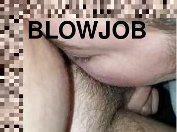 amatir, blowjob-seks-dengan-mengisap-penis, deepthroat-penis-masuk-ke-tenggorokan, mobil, bangku-belakang