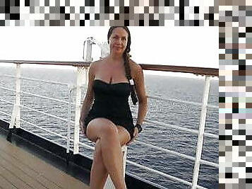 VividRedHead &ndash; walking sexily on the deck