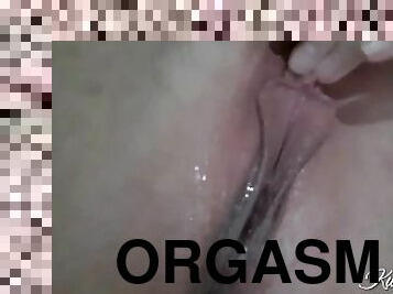 clitoris-bagian-atas-vagina-paling-sensitif, orgasme, vagina-pussy, muncrat, seorang-diri