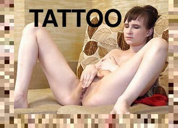 gros-nichons, coquine, solo, brunette, tatouage