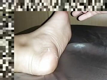 Gentle feet massage  HERA BELLE ????