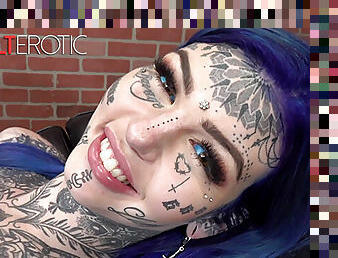 Australian beauty Amber Luke gets a new nose tattoo