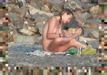 pubblici, ragazze-giovani, giovanissime, sesso-di-gruppo, spiaggia, bionde, doccia, fumanti, tettine, spogliarelli-undressing