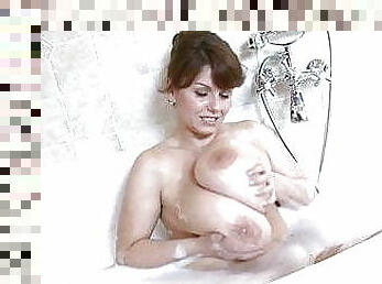 bañando, tetas-grandes, enorme, mamá-y-chico, esposa, madurita-caliente, estrella-del-porno, mamá, sucio, natural