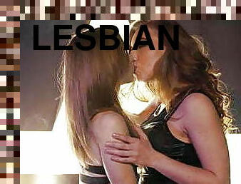 לסבית-lesbian, עיסוי, סאדו-מאזו, נשיקות, כלבה, בלונדיני, מלאך, ביקיני, שחרחורת, קעקוע