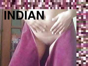 Indian Muslim Slut Shabnam drops towel to show her nude body