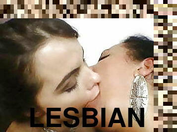 lesbian-lesbian, brazil, berciuman