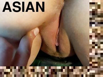 asiatiche, fichette, scolare, amatoriali, masturazione-con-dita, auto, pov, strette, sedile-posteriore, bagnate