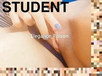 ETUDIANTE EXCITEE A LA CHATTE CREMEUSE S'EXHIBE SUR SNAP