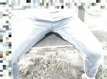 JEANS PISSING IN PUBLIC PARK