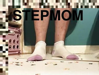 Hot Stepmom Mature MILF Giantess CRUSHES Tiny Men Under Her Size 10 Feet!