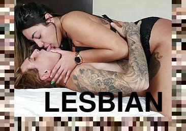 lesbiche, mammine-mature, latini, brasile, baci, brunette, tatuaggi