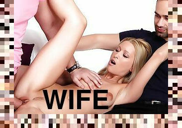 Blond wife Uma Thompson's cuckold fantasies