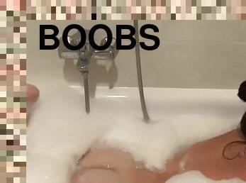 Take a bath with me, my big curvy ass and my big boobs