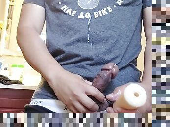 PINOY TOY JAKOL. INABUTAN NG LIBOG SA PUBLIC CR. 5 DAYS LOAD CUMSHOT. DAMING TAMOD.