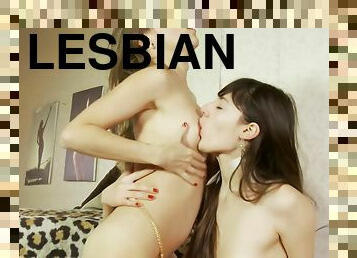 paroasa, amatori, lesbiana, cu-degetelul, ciorapi, bruneta, tatuaj