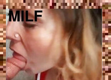 Sexy MILF SUCKING THAT DICK