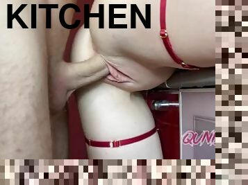 fichette, amatoriali, ragazze-giovani, giovanissime, video-casalinghi, spruzzi-di-sperma, pov, cucina, rapporti-orali, gnocche