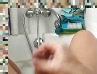 Jerking of in the bathtub