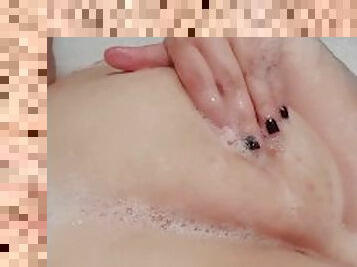 Wet bbw titties in the bath