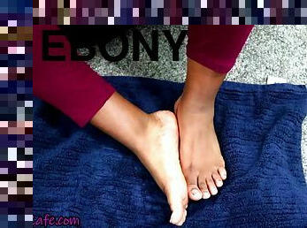 406 Painting My Toes With Blue Polish Ebony Foot Fetish Toe Fetish Feet - Chy Latte